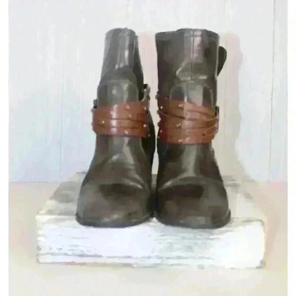 Mia Fabrizia Faux Leather Buckle Embellished Chunky Heel Y2K Womens Boots Sz 9M - Picture 3 of 10